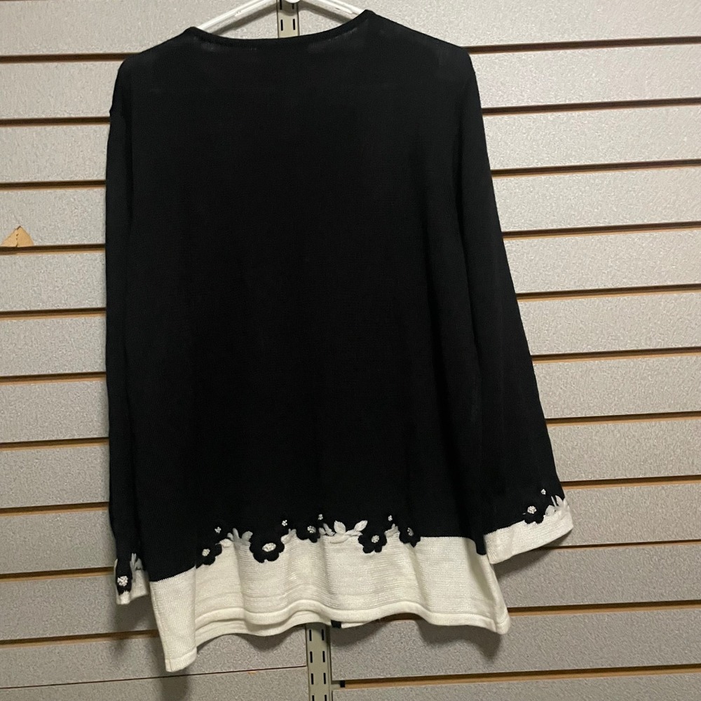Sport Savvy Black Floral Cardigan Sweater Womens Large Button Front Knit - Picture 5 of 5